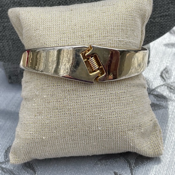 Gold tone Hinge Infinity Bracelet - Picture 5 of 7